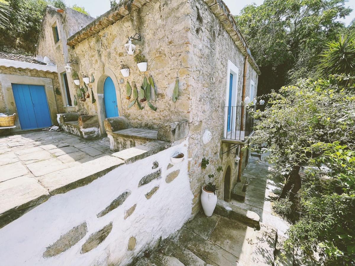 La Casa Del Nespolo Bed & Breakfast Capo d'Orlando Exterior photo