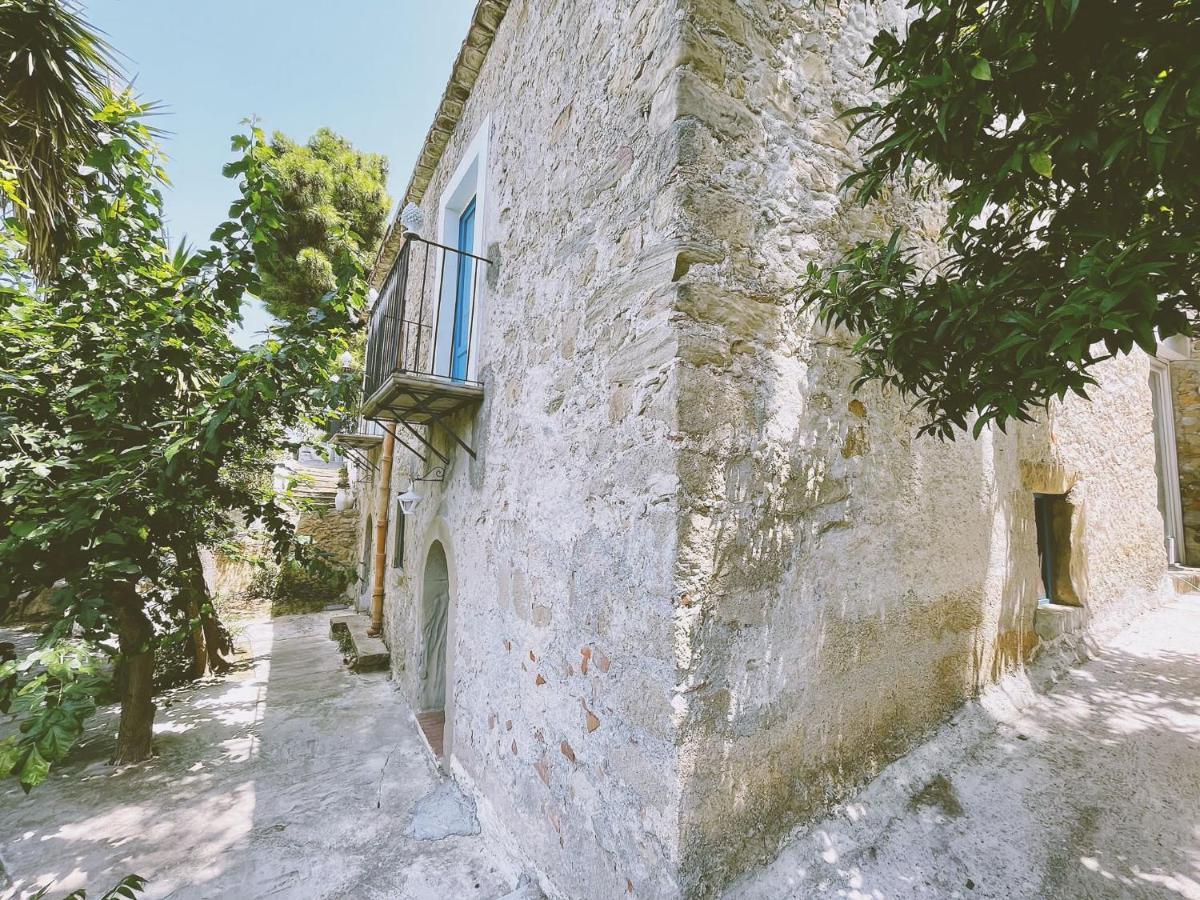 La Casa Del Nespolo Bed & Breakfast Capo d'Orlando Exterior photo